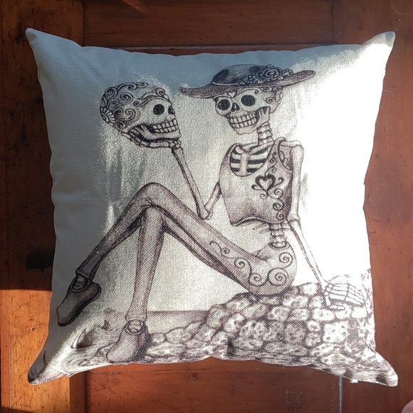 3/$33 Halloween accent pillow cover - Picture 2 of 4